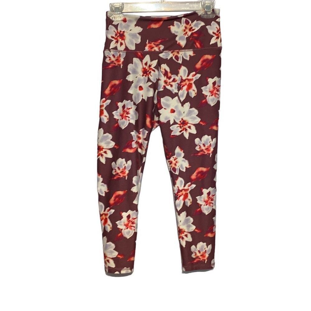 Balance Collection Capri Athletic Leggings Size Medium, Maroon Red and White
